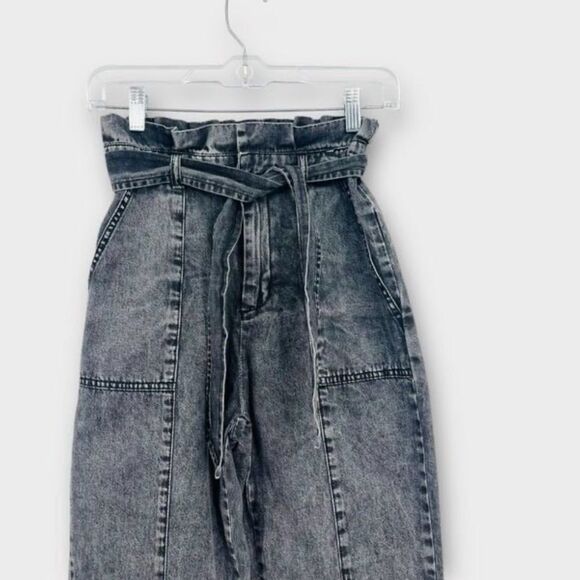 BB DAKOTA High Rise Paperbag Waist Cropped Jeans in Washed Black Size 4 NWT - Picture 3 of 7
